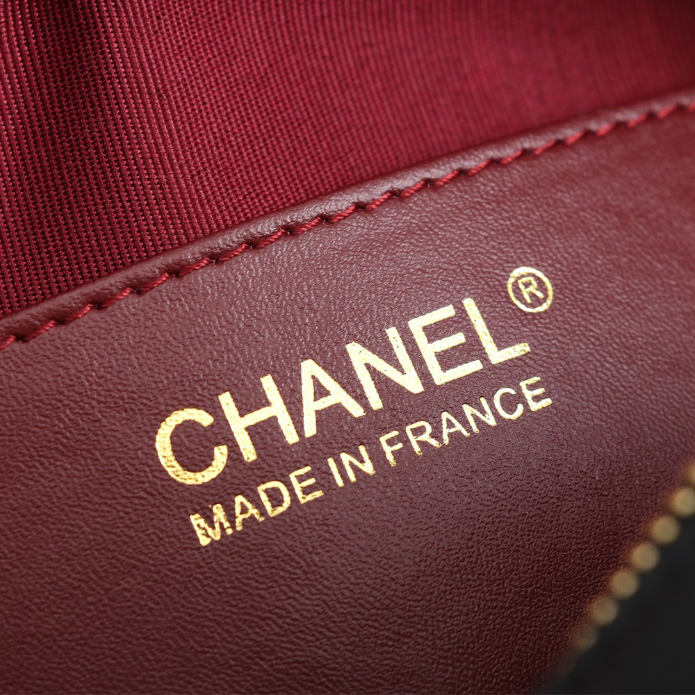 CHANEL 22s Heart Bag