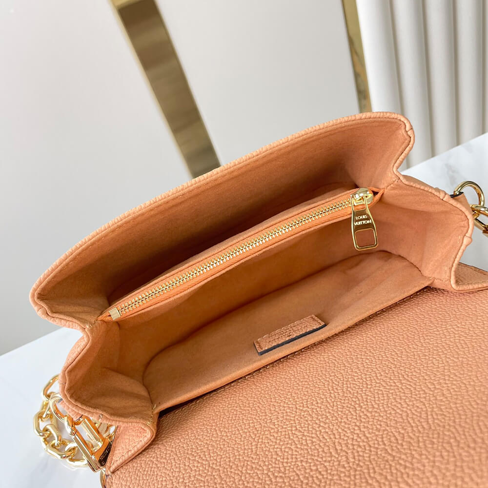 LV Pochette Métis East West