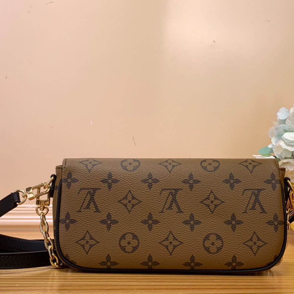 LV WALLET ON CHAIN ​​IVY BAG